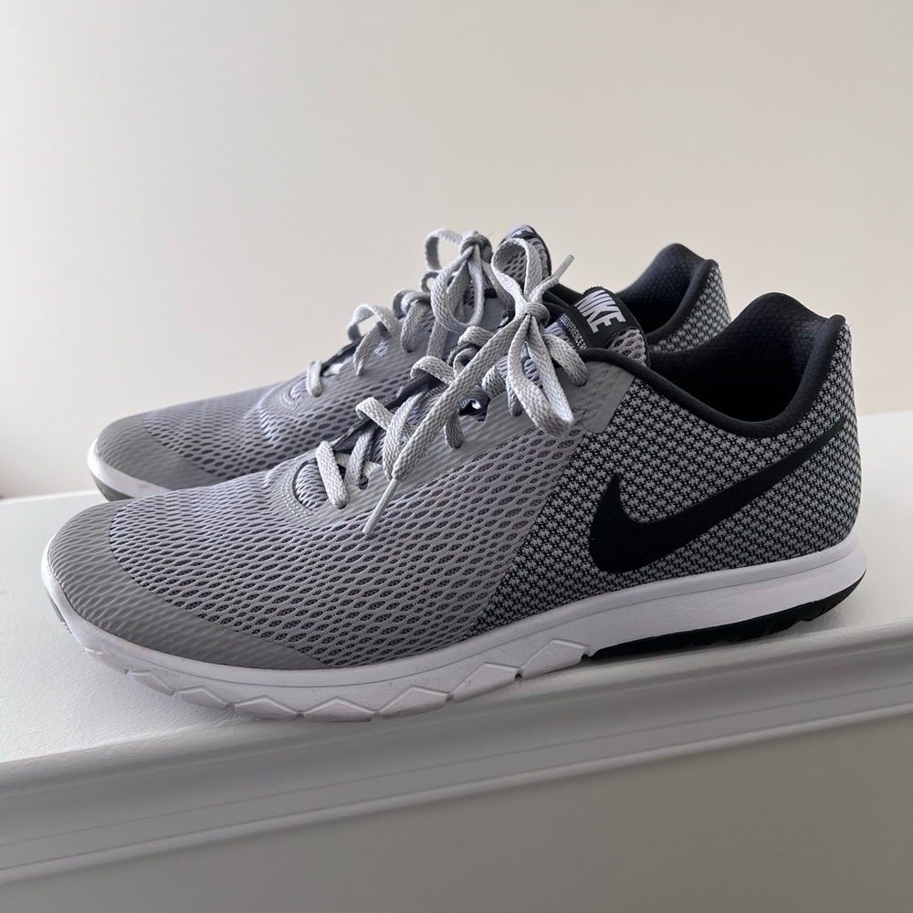 Men’s 10.5 Nike Flex Experience Rn 6 running shoes